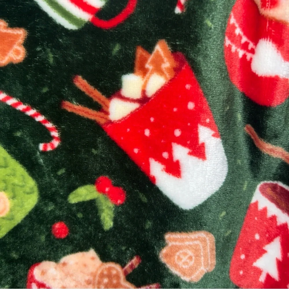 CHRISTMAS HOT BEVERAGES PLUSH THROW//50X70”//GINGERBREAD//GREEN RED WHITE